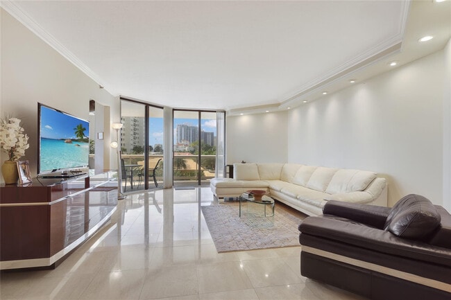 Foto del edificio - 20191 E Country Club Dr