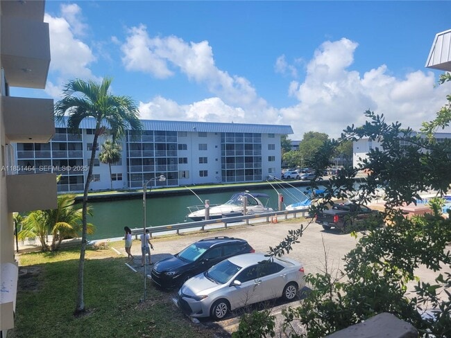 Foto del edificio - 3860 NE 170th St