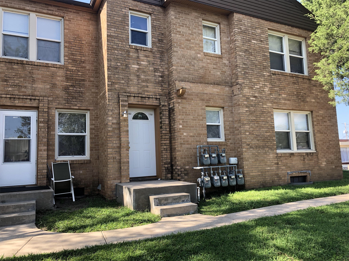 Primary Photo - 1701 E Lewis St