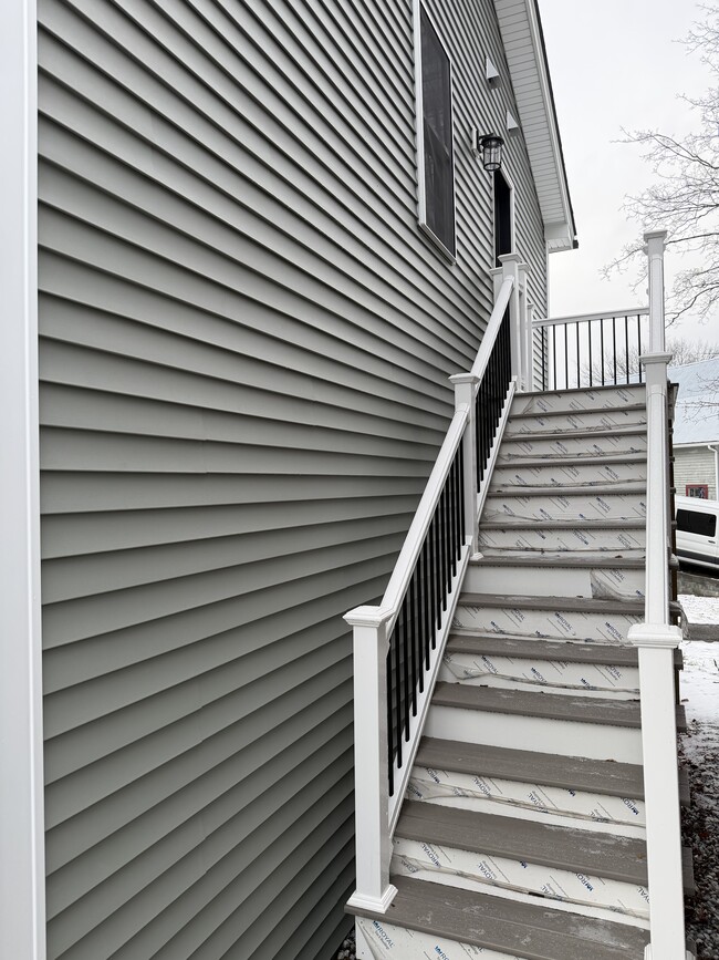 Building Photo - 18 S Main St