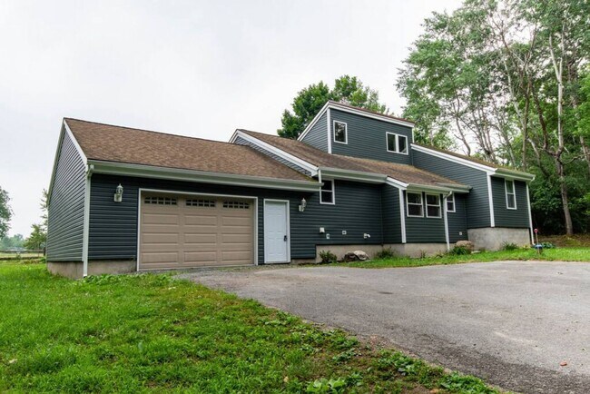 Foto del edificio - **Furnished Winter Rental** 3 Bed, 2 Bath Home on Wellesley Island