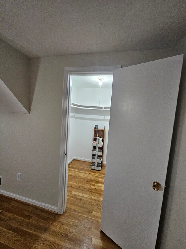 Foto del edificio - 8104 Glover Ct