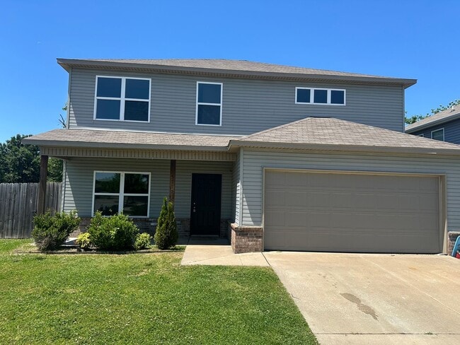 Spacious 5-Bed, 3.5-Bath Corner-Lot Home in West Fayetteville - Spacious 5-Bed, 3.5-Bath Corner-Lot Home in West Fayetteville