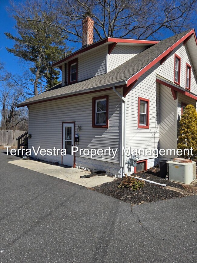Foto del edificio - Now Showing for 2026-2027 School Year! Col...
