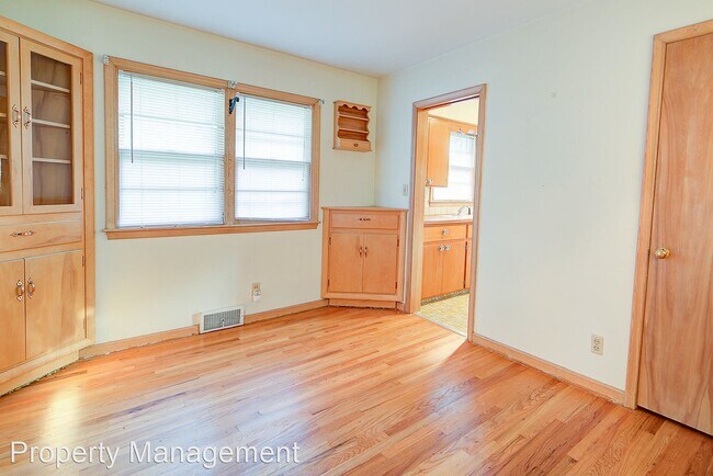 Building Photo - 3 br, 1 bath House - 2733 E Jefferson Avenue