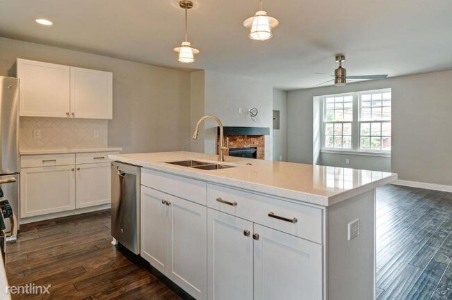 Foto del edificio - 48 Aston Row Ln