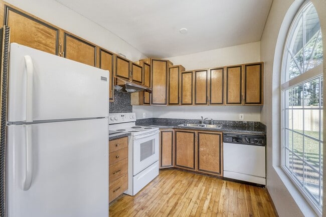 Foto del edificio - 644 164th Pl NE