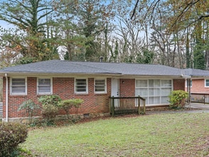 Building Photo - 3243 Pinehill Dr