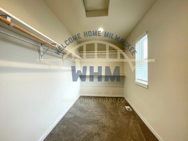 Building Photo - 2935 N 186th St