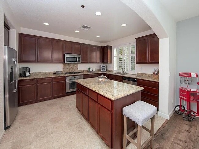 Building Photo - 2168 Wellington Dr