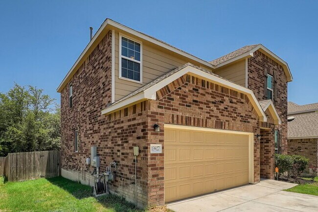 Building Photo - 13927 Laurel Br
