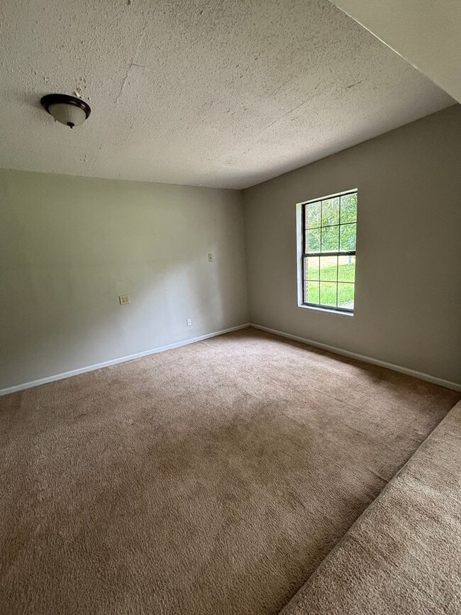 Building Photo - FOR RENT