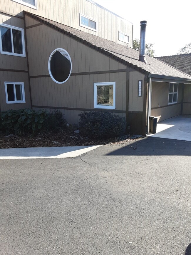 Building Photo - 21445 Wilcox Rd
