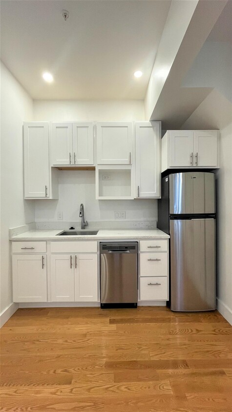 Primary Photo - 31 Green St