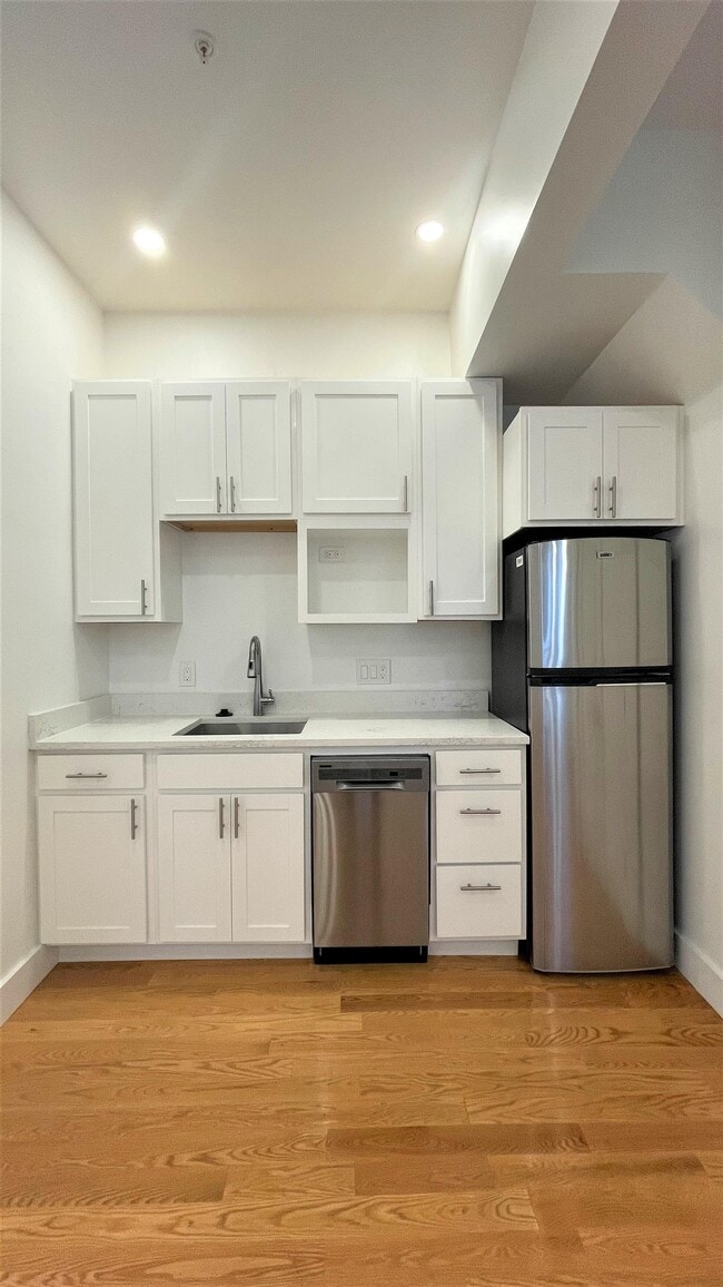 Building Photo - 31 Green St