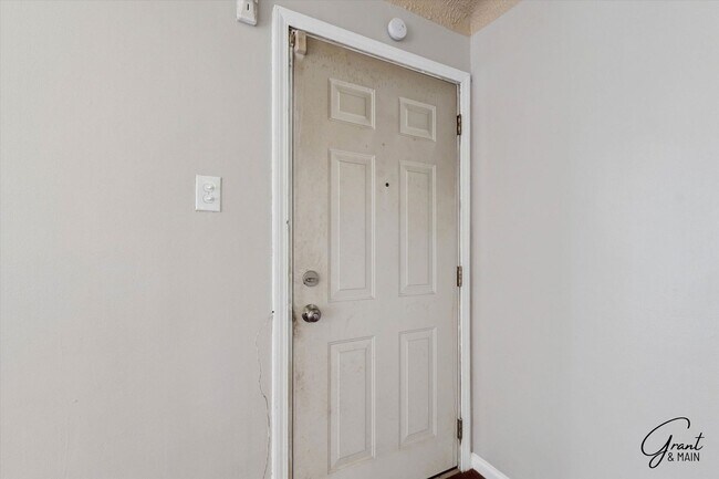 Foto del edificio - $1400 3 bedroom bungalow