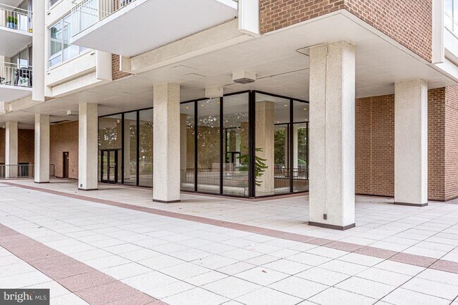 Building Photo - 1425 4th St SW