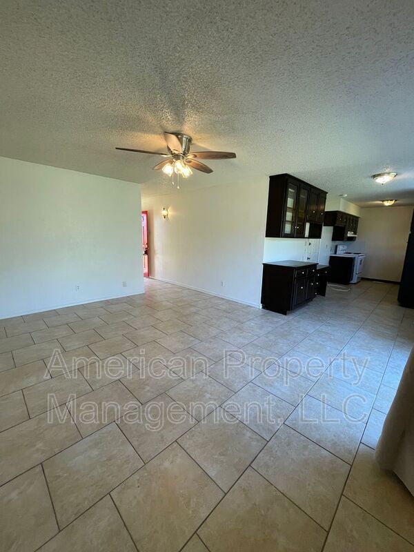 Foto del edificio - 11841 E 36th St