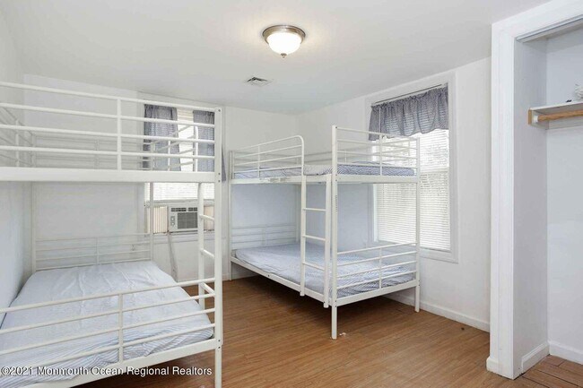 Foto del edificio - 535 1/2 Brielle Rd