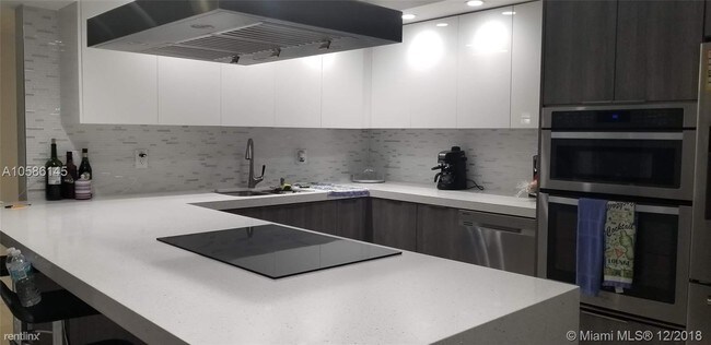 Foto del edificio - 2 br, 2 bath  - 7601 Byron Ave