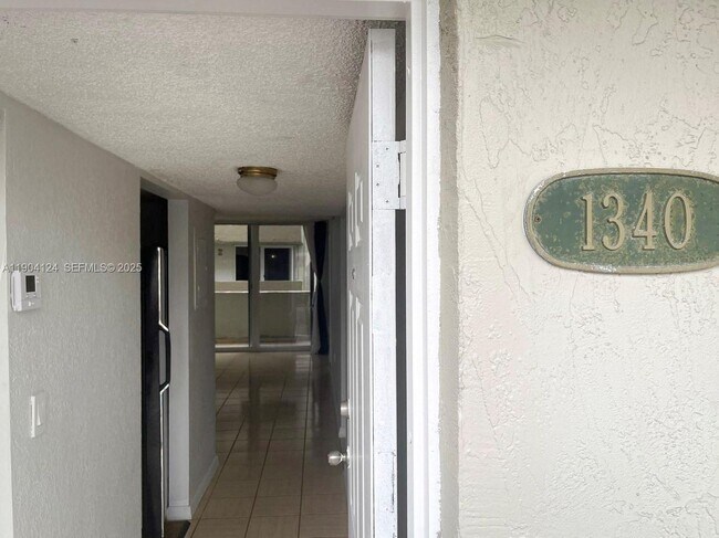 Foto del edificio - 10090 NW 80th Ct