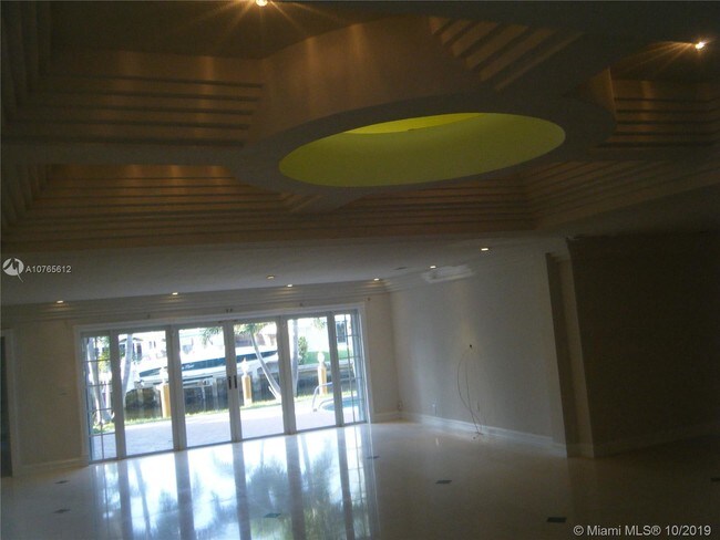 Building Photo - 5541 Bayview Dr