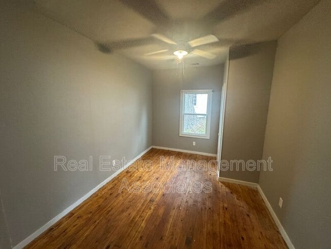 Building Photo - 331 W College St