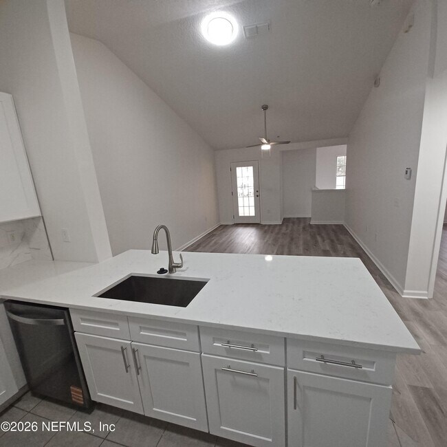 Building Photo - 575 Oakleaf Plantation Pkwy