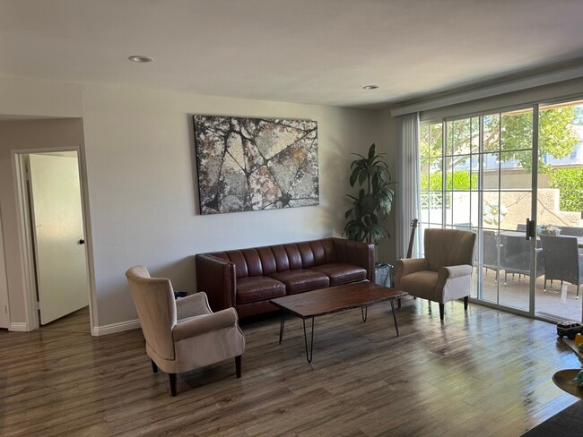 Building Photo - 23615 Del Monte Dr
