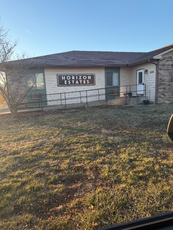 Building Photo - 604 S Polk St