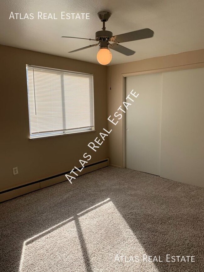 Building Photo - Coming soon! Top Floor 2 Bedroom 1 Bathroo...