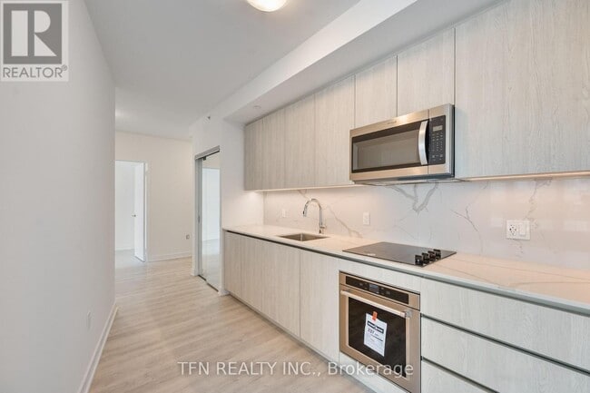 Building Photo - 15 Richardson St