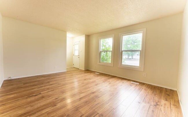 Building Photo - 809 Steeves Ave