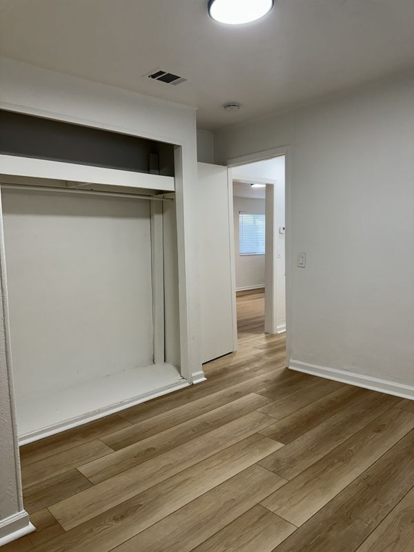 Building Photo - 832 Marion St