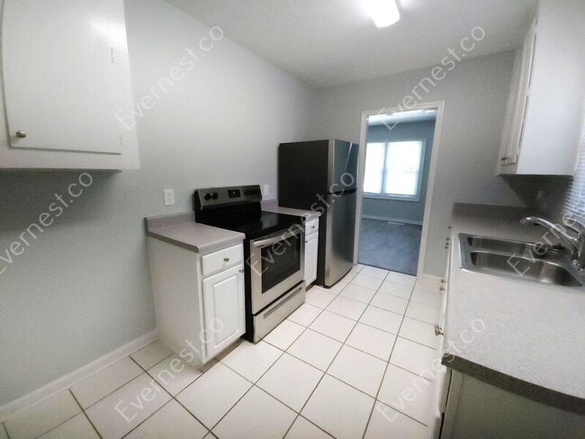 Building Photo - 1022 Springdale Dr
