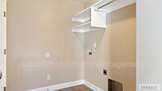 Building Photo - 1591 Clarence Dr