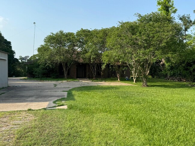 Foto del edificio - 772 Riverside Dr