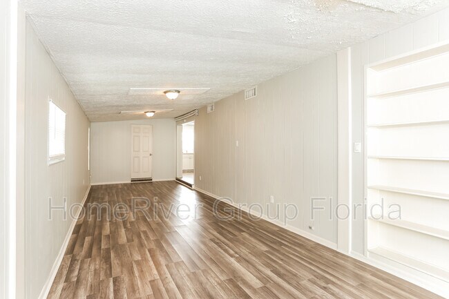 Building Photo - 287 Edson Dr