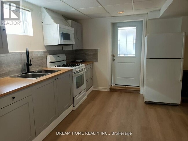 Building Photo - 3 Salt Creek Ave