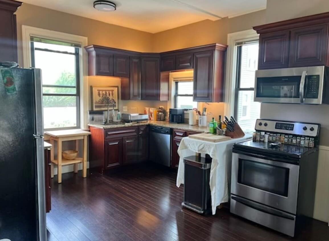 Primary Photo - 69 Grove St