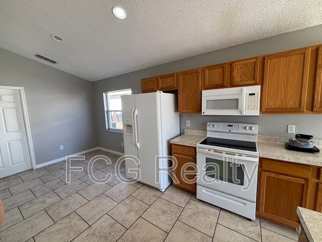 Building Photo - 715 Piermont Dr