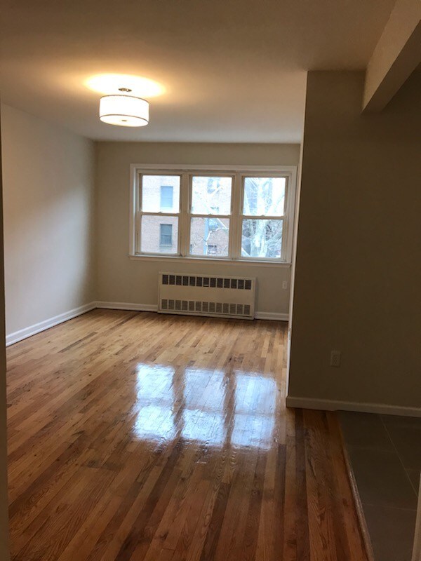 Foto del edificio - 45-30-45-48 48th St