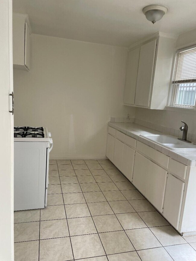 Cocina - 14156 Calvert St