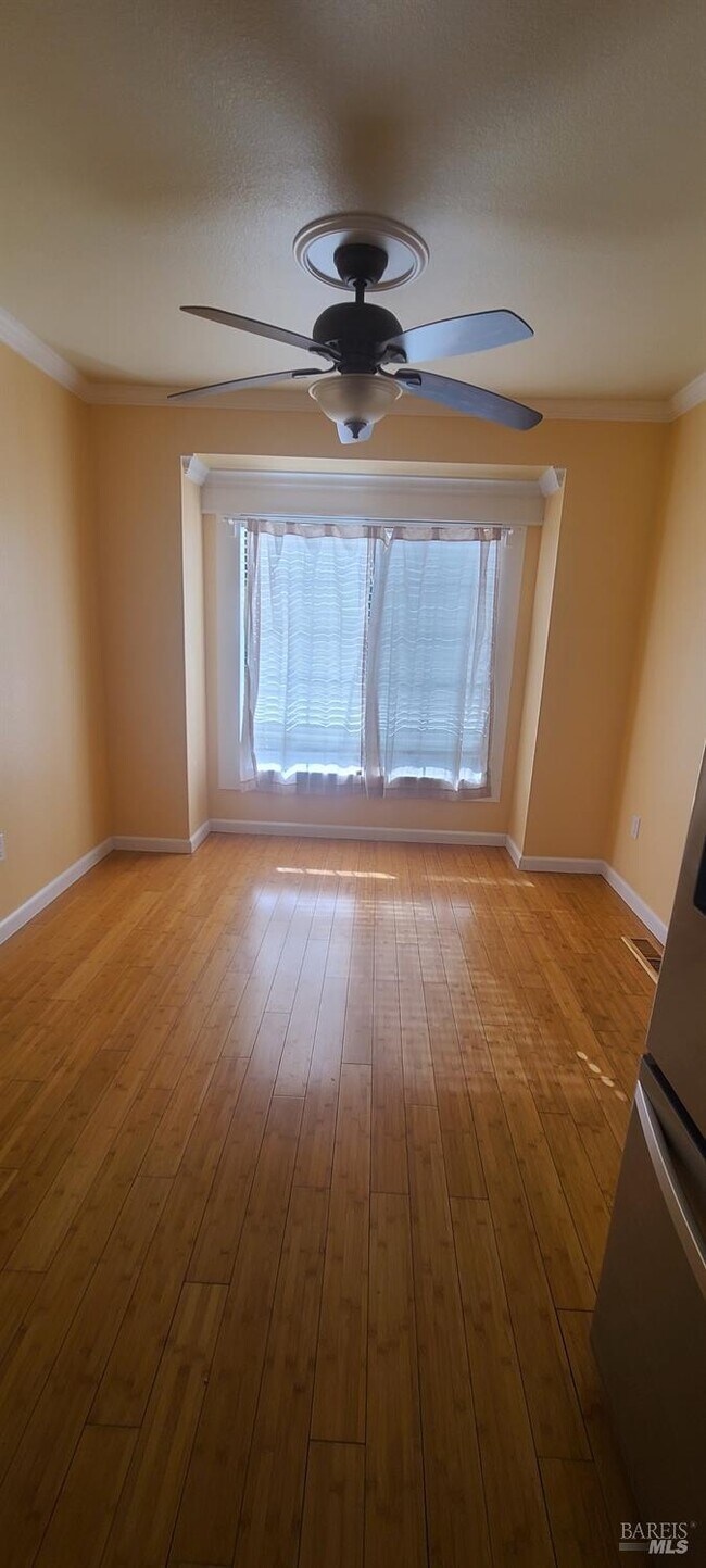 Building Photo - 390 Alden Ct