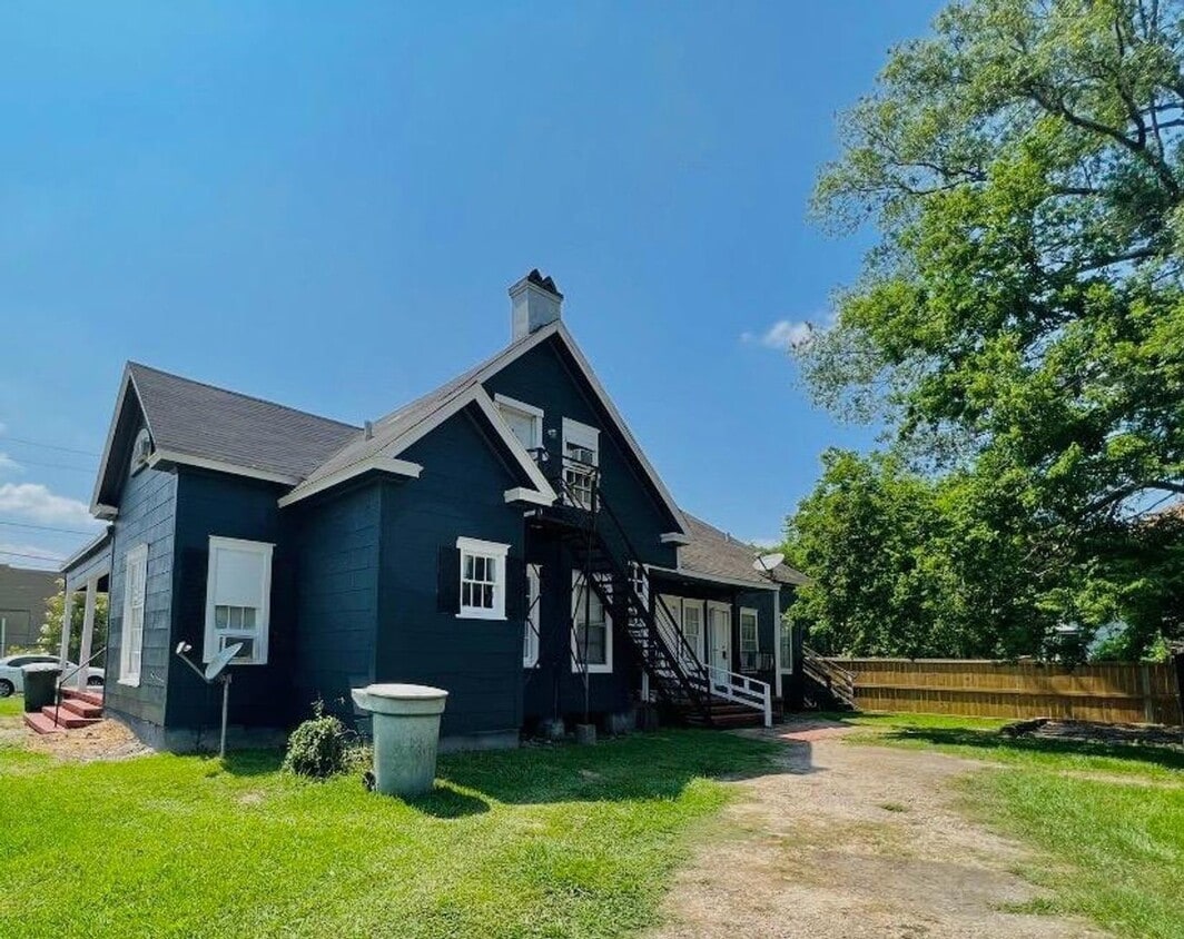 Primary Photo - 1142 Lyle St