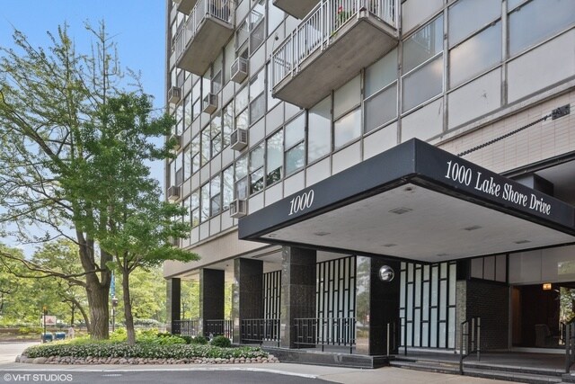 Foto del edificio - 1000 N Lake Shore Dr