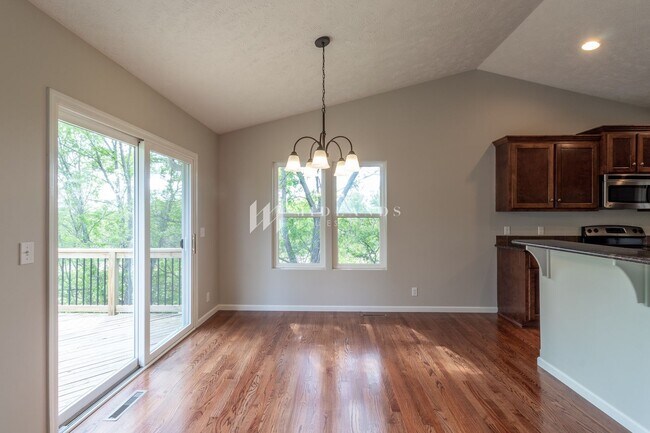 Building Photo - Ranch Townhome in Shadow View