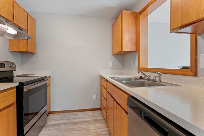 Foto del edificio - 3 bedroom townhouse with Garage!! Wont last! Call Now!!