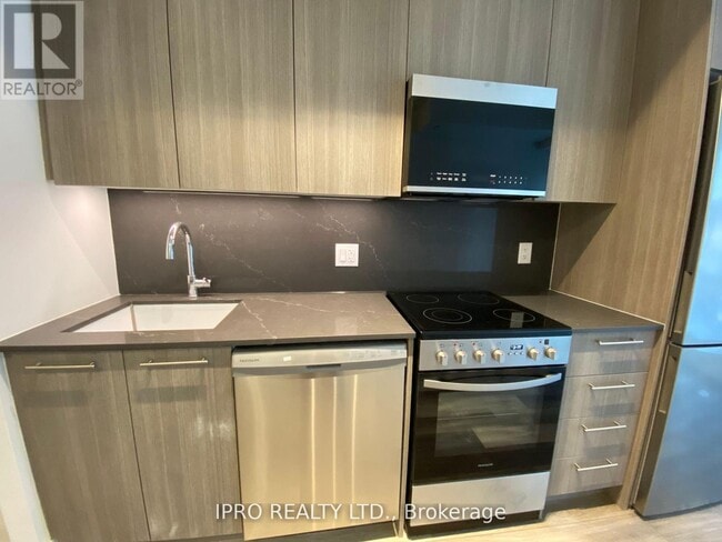 Building Photo - 851-851 Sheppard Ave W