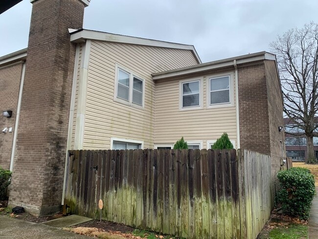 Photo - 1719 Ridge Oaks Place Townhome